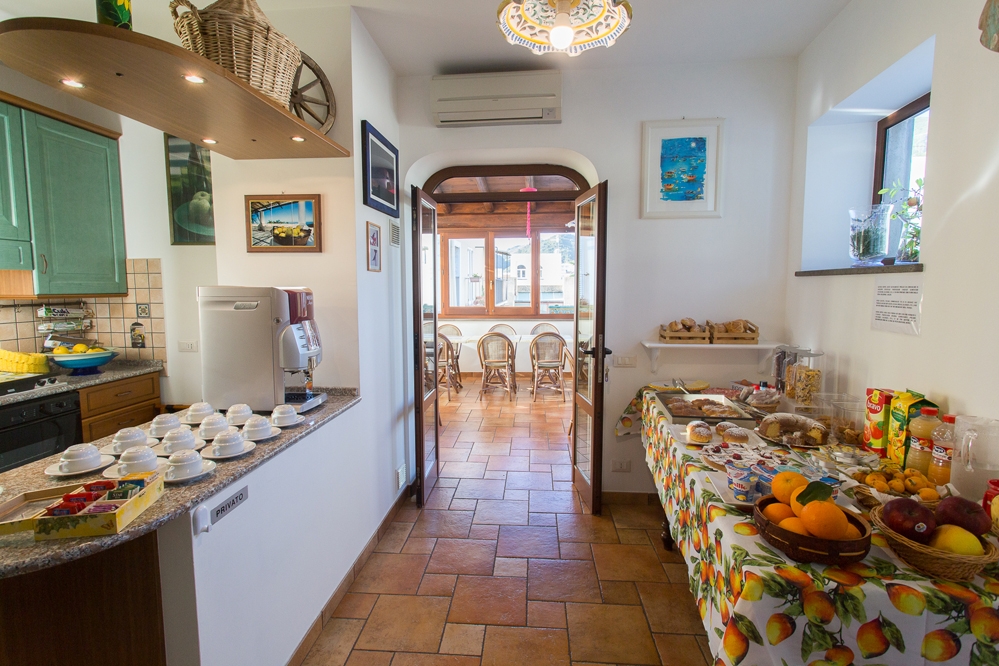 B&B Diana Brown Lipari