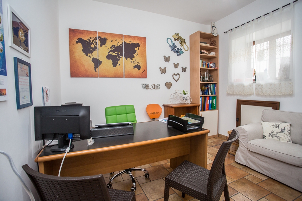 B&B Diana Brown Lipari